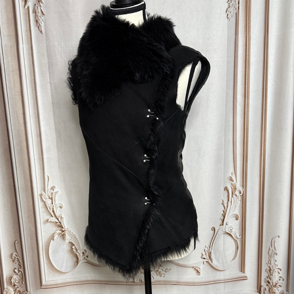 ❤️❤️SOLD ❤️❤️❤️Muubaa Black Faux Fur Women's Vest